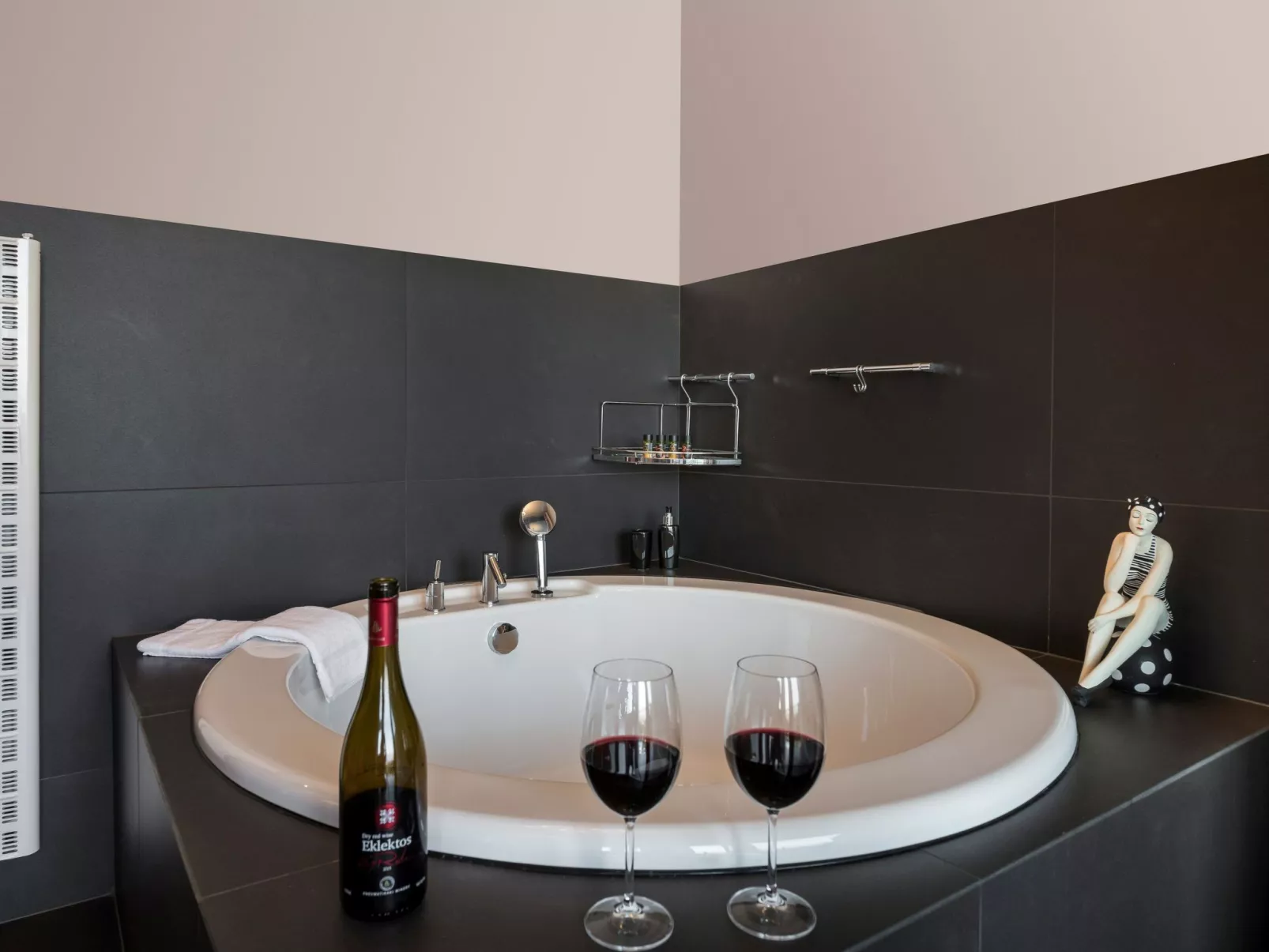 Haus in Theriso mit privatem Pool-Drinnen