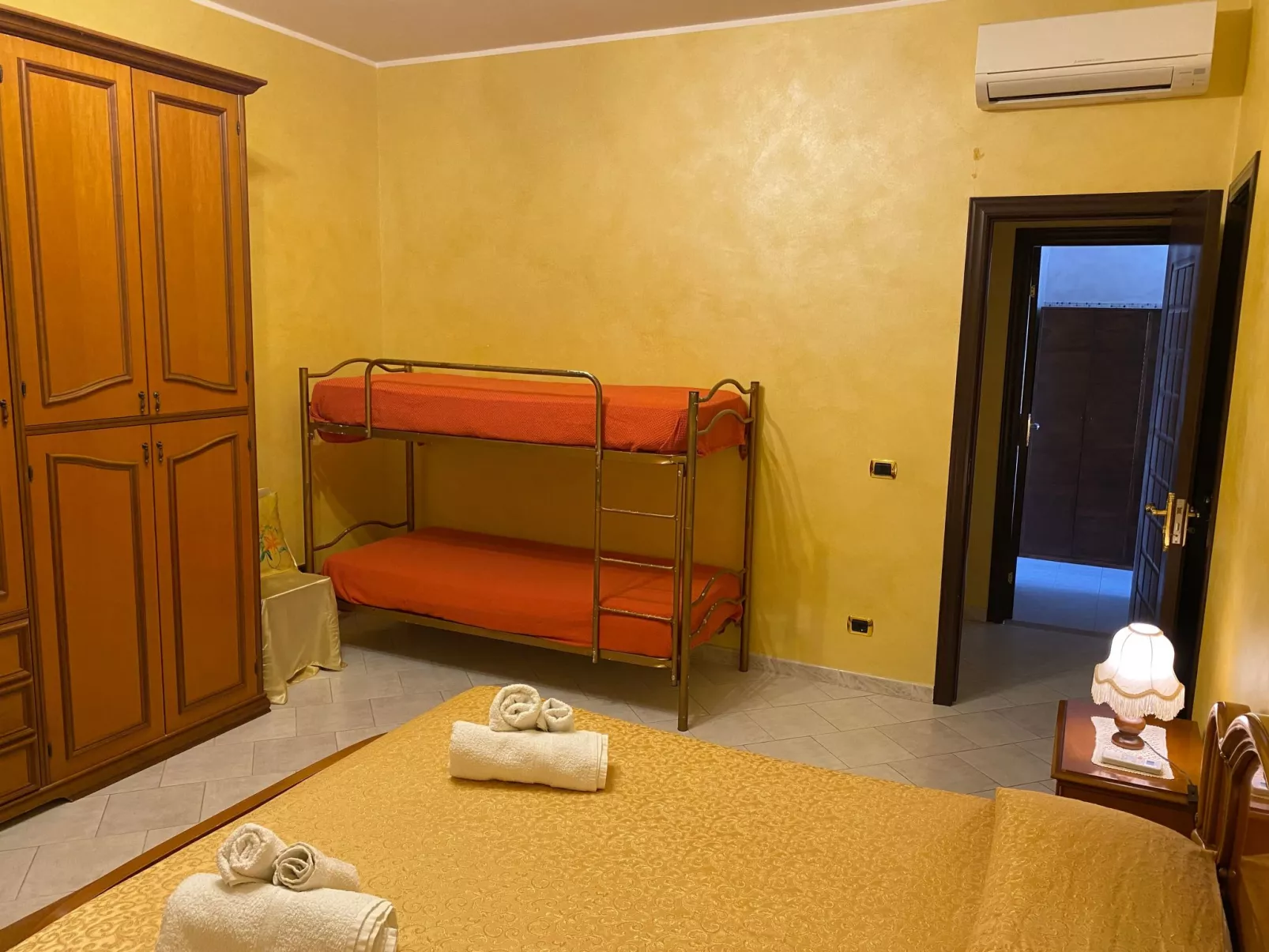 In Petacciato mit Terrasse, Grill und Garten-Inside