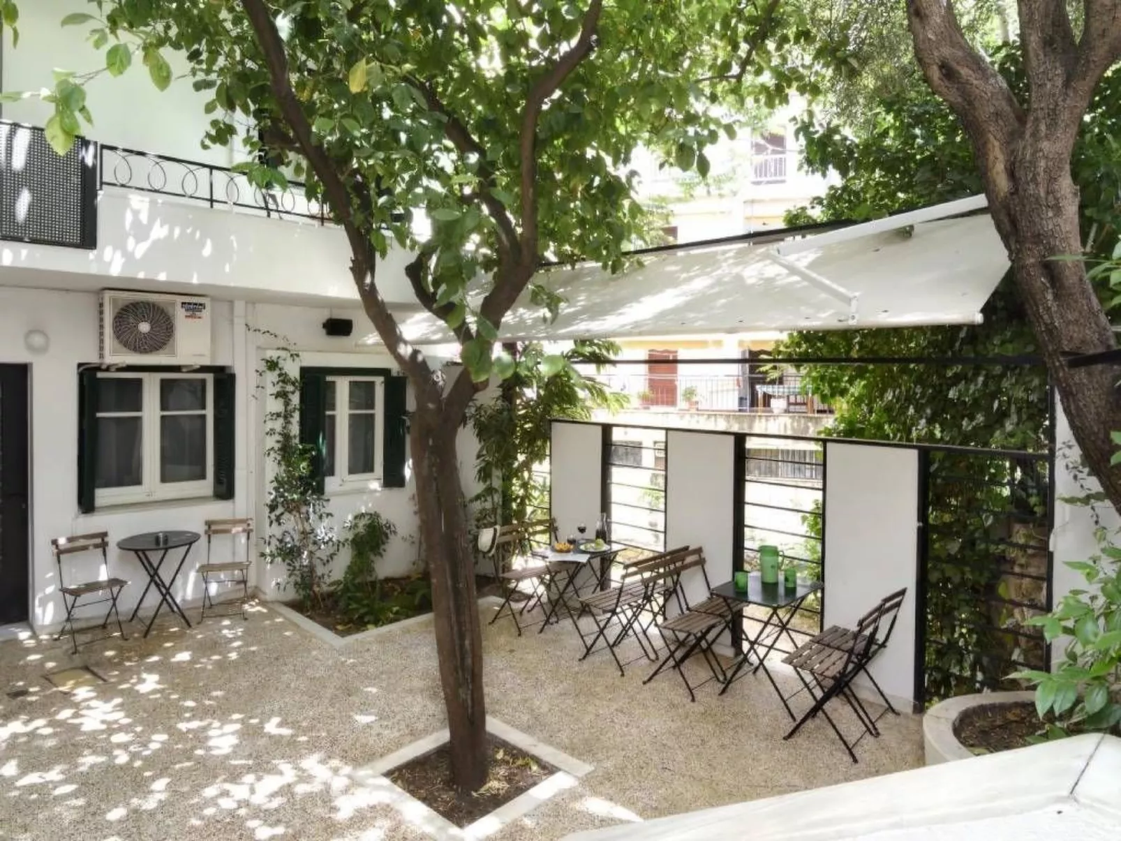 Studio "Purple Heart" mit Terrasse-Outside