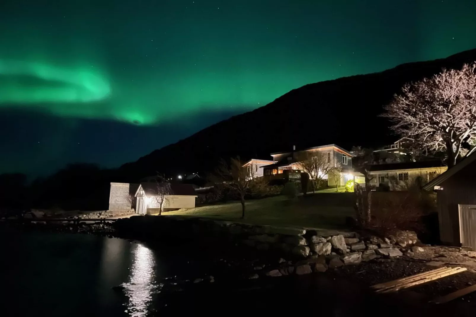 Family Oasis with Lake View-By Traum-Untagged