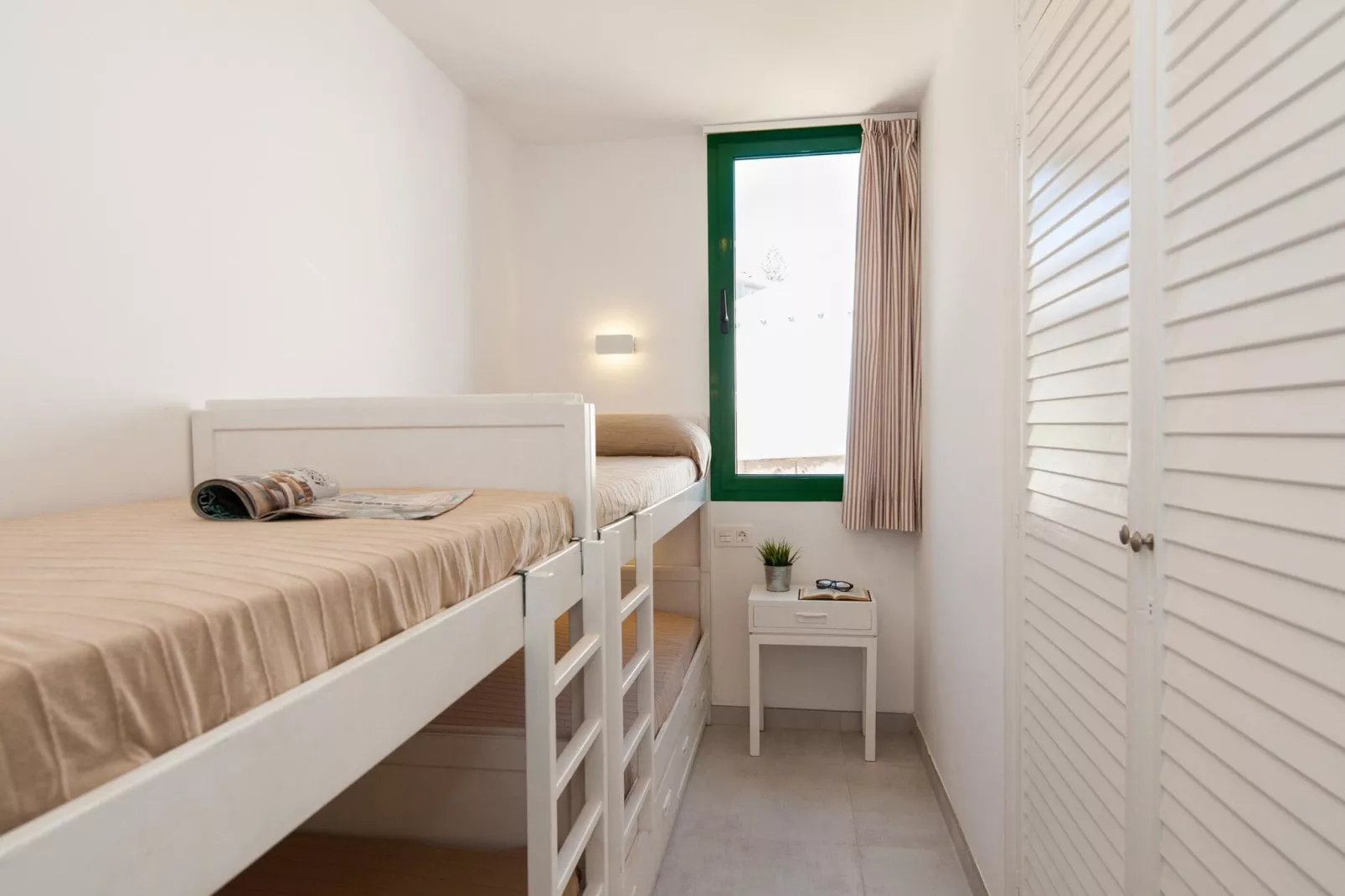 Burras FA03-Bedroom