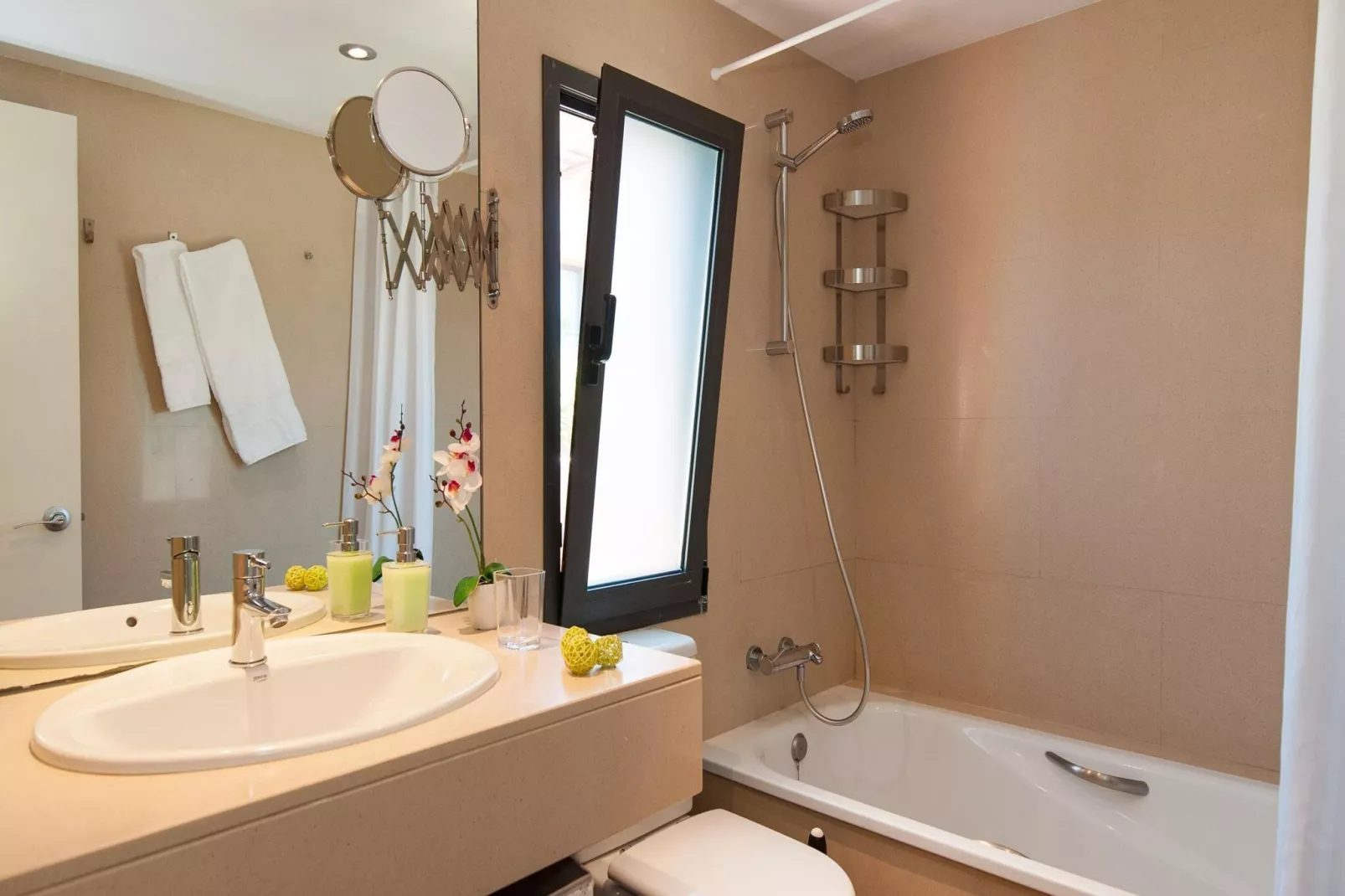 Lagos 20-Bathroom