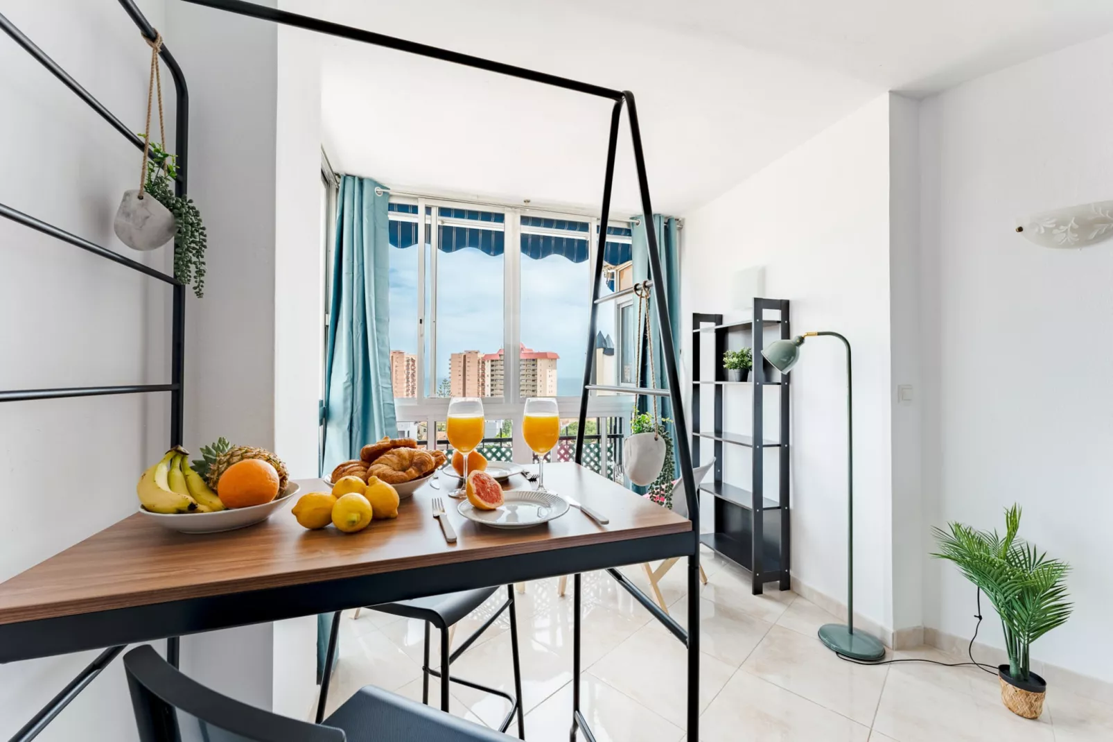 CT 301 - Faro's Fuengirola Centro Studio