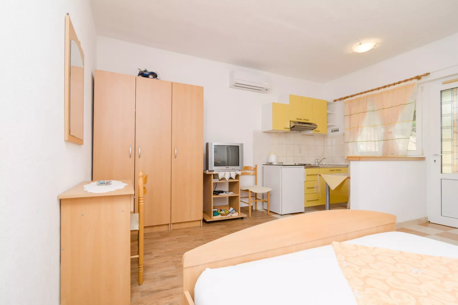 Apartments Skurla - Studio Apartment with Terrace (A1 žuti )