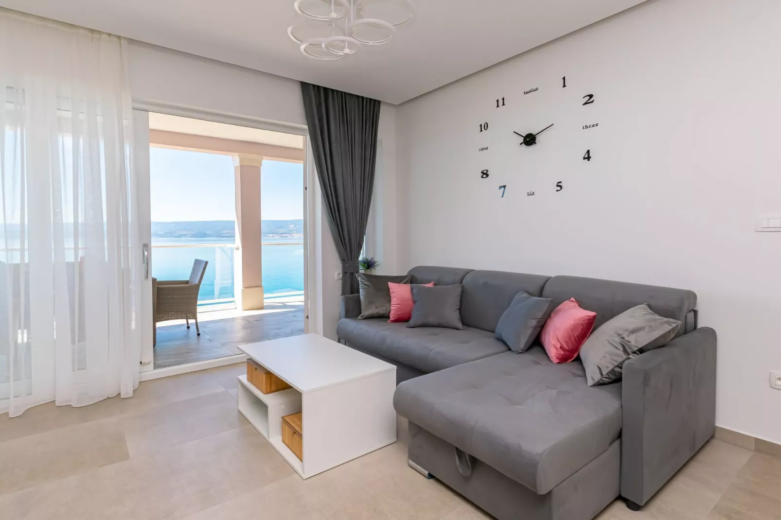 Apartments Hope (Dugi Rat) - Three-Bedroom Apartment with Jacuzzi  (Stanko)