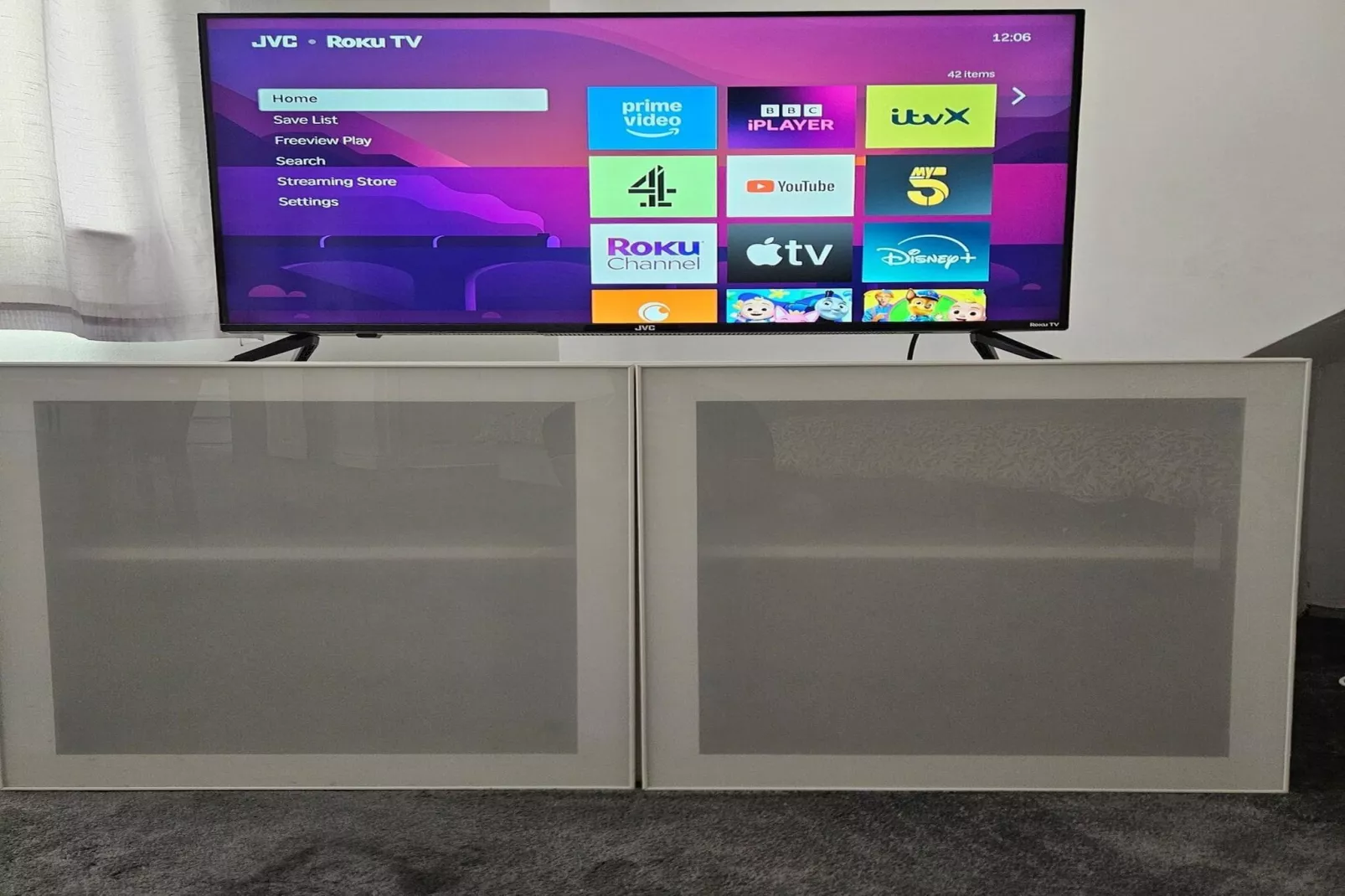 Standard Single Room - Shared_EN_WOR002-Living room