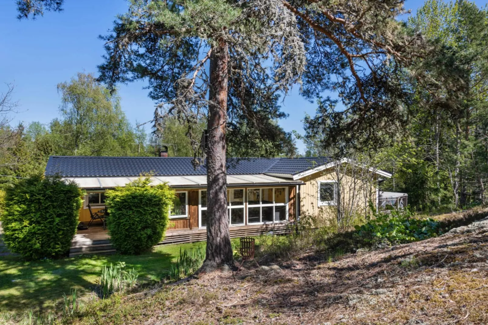 Refuge confortable dans la forêt avec jacuzzi