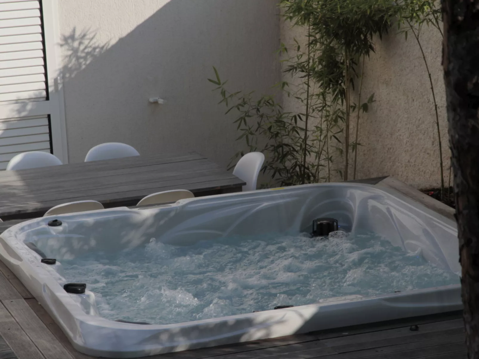 Stylisches Haus mit Dachterrasse, Bar und Hot Tub - Outside