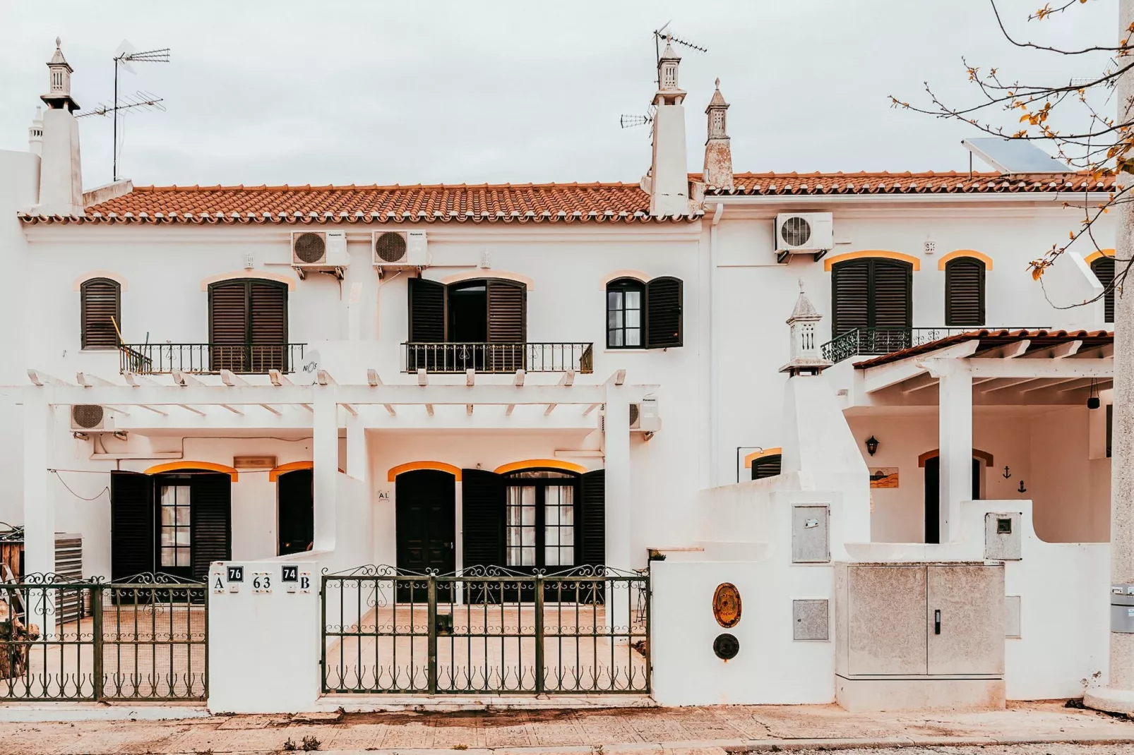 Altura Beach Villa by GT House