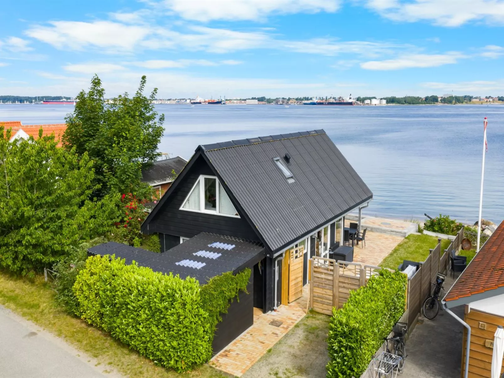 "Yngvy" - 10m from the sea