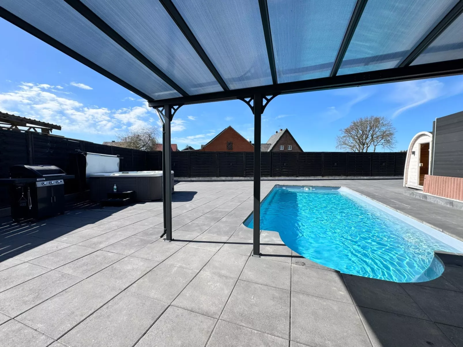 Mit privat Hottub und Klima.