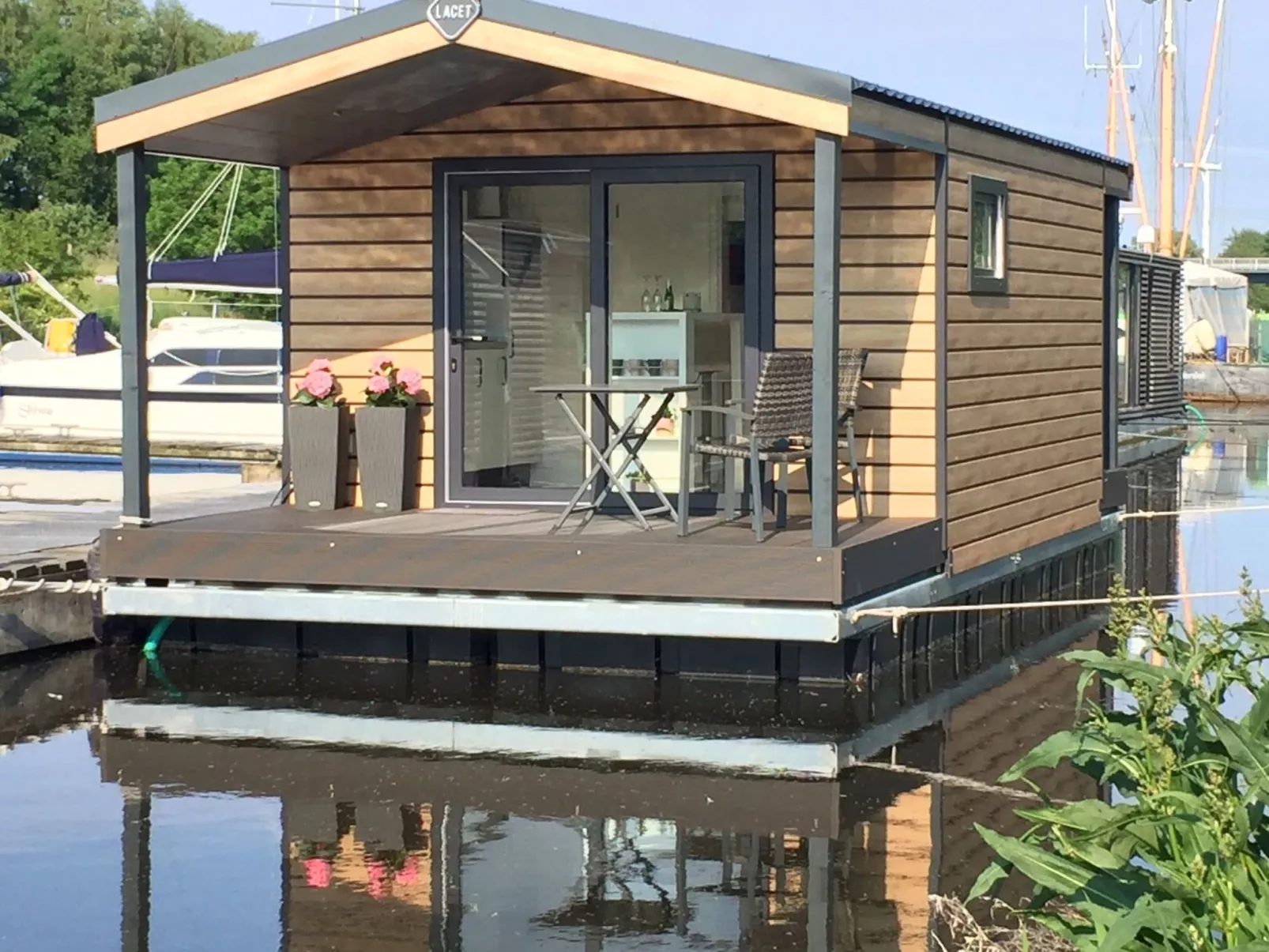 Hausboot KHT 1 Lacet mit Elektrokamin im Salon, 1 Schlafraum, Küche, Duschbad m