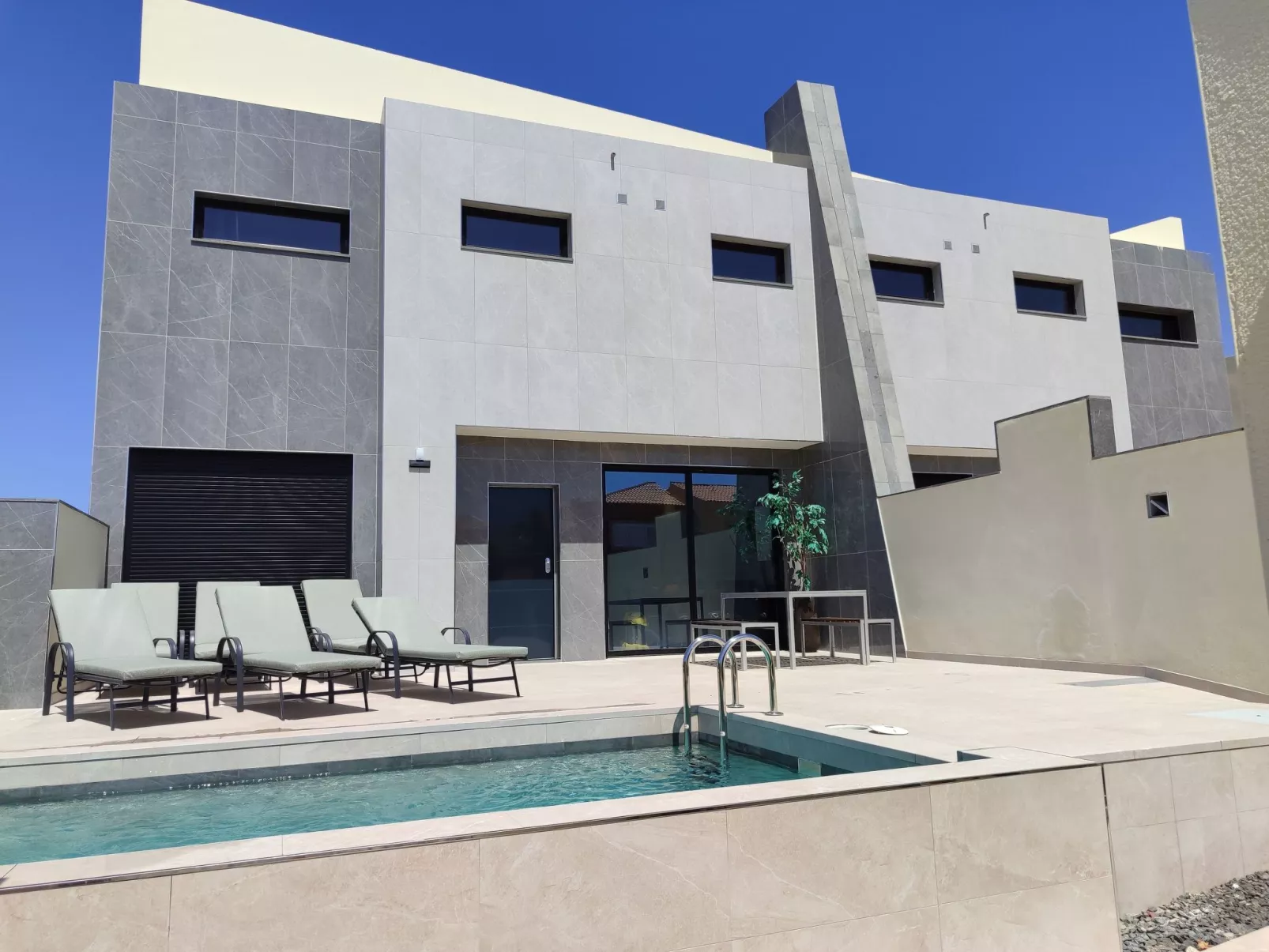 Luxuriöse Villa mit privatem Pool und Bergblick