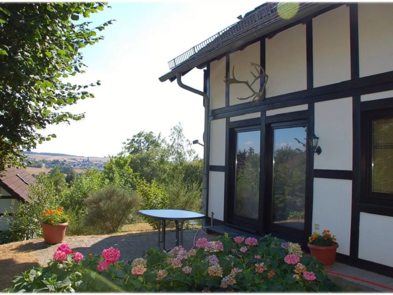 In Feriendorf Frankenau mit Garten