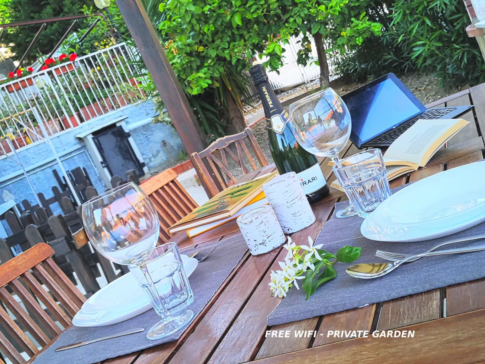 Wohnung mit Garten, wenige Minuten vom Meer entfernt