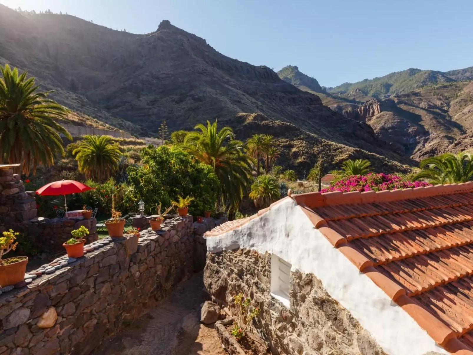 In El Risco mit Garten, Terrasse und Grill