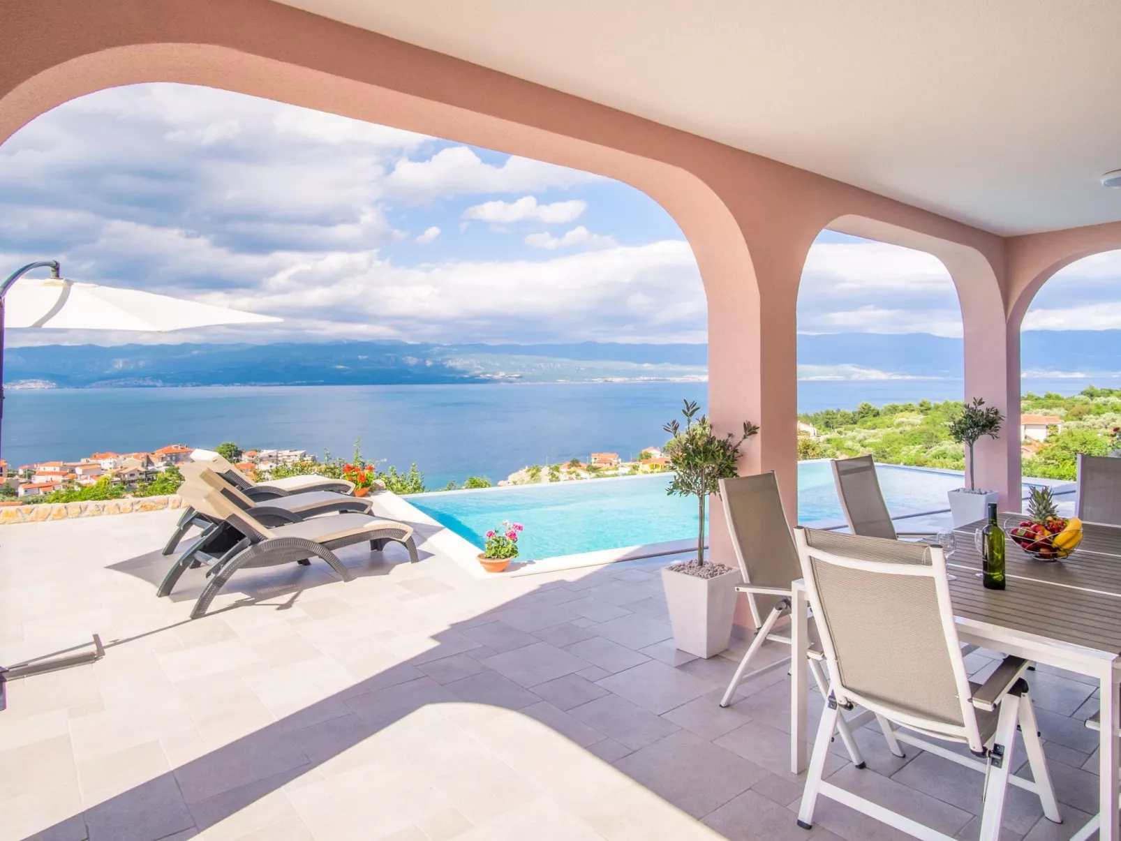 Luxuriöses Appartement Grohot mit privatem Infinity-Pool