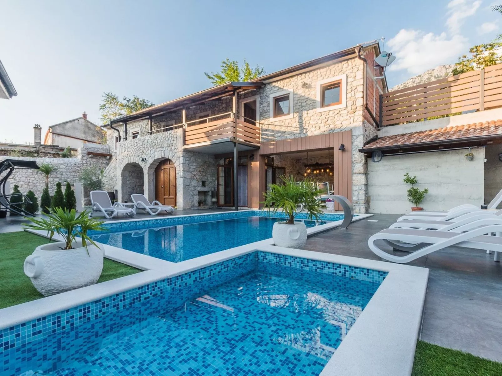 Luxuriöse Steinvilla "Mariva Tribalj" mit Pool
