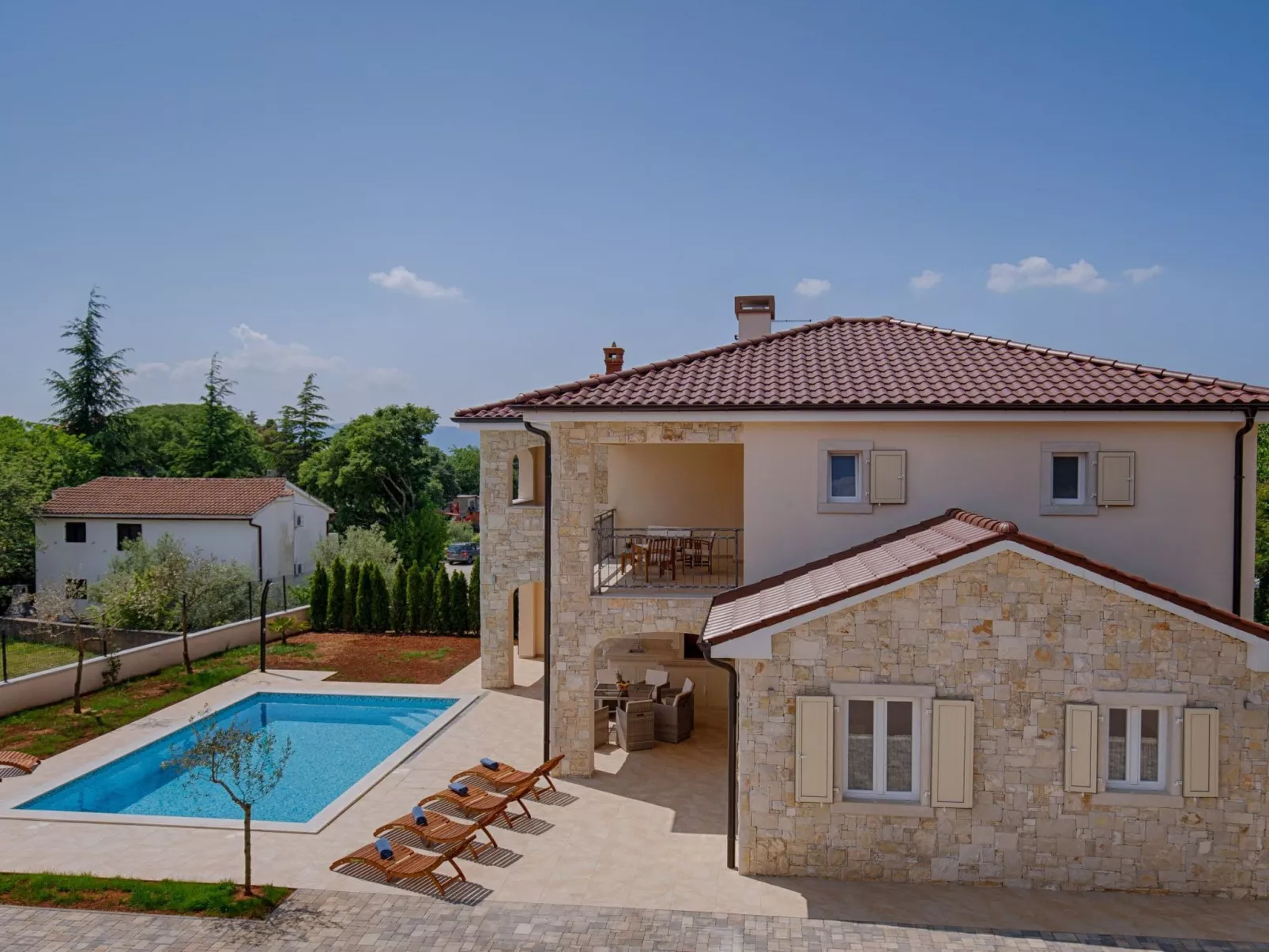 Haus in Pinezići mit privatem Pool