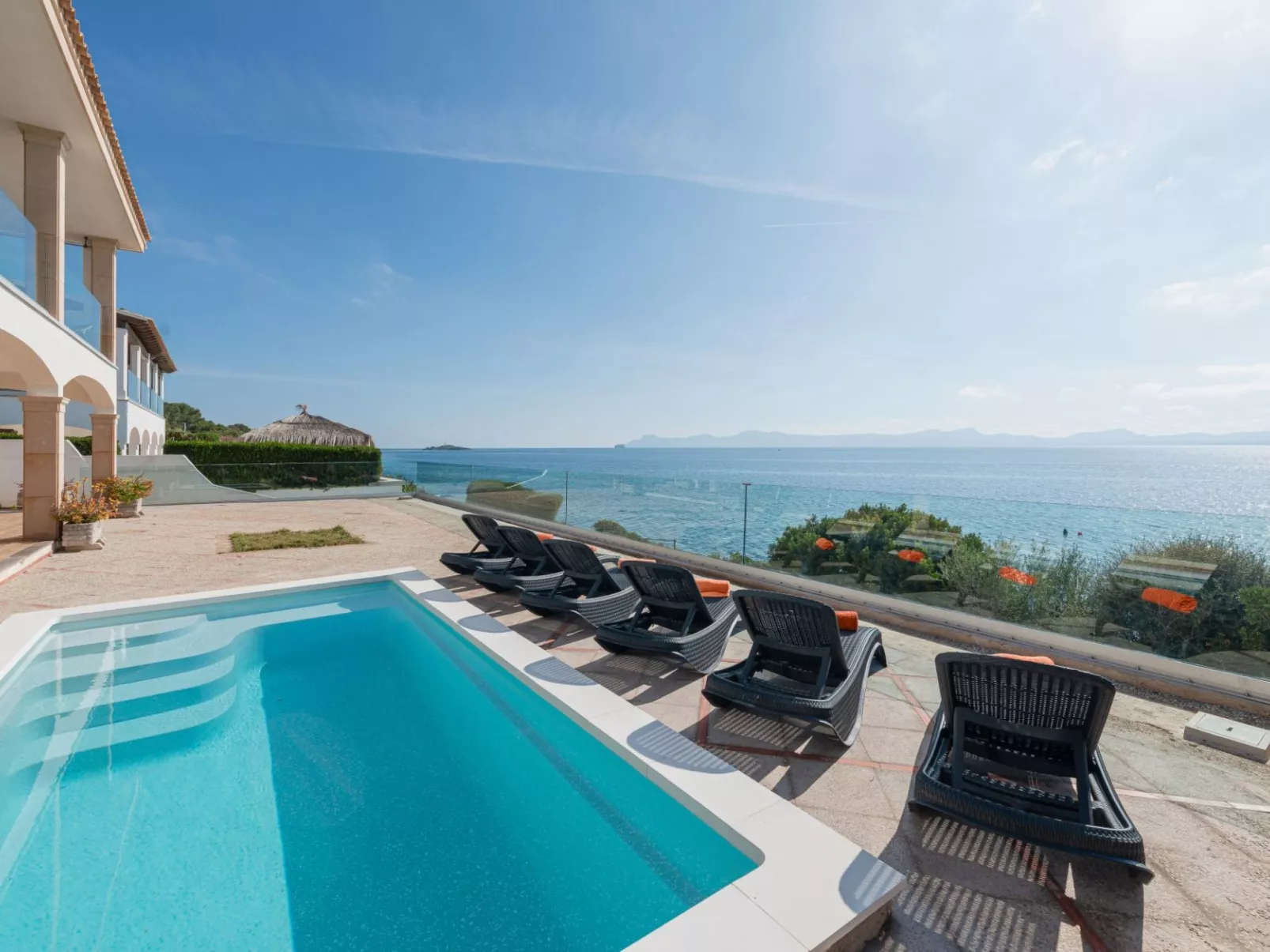 Verträumte Villa mit privatem Pool und Liegewiese