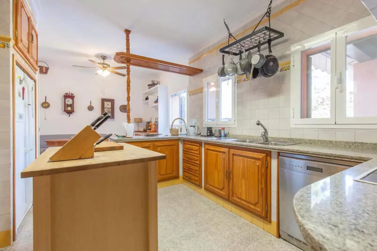 Magnifica Villa con Piscina Privada-Kitchen