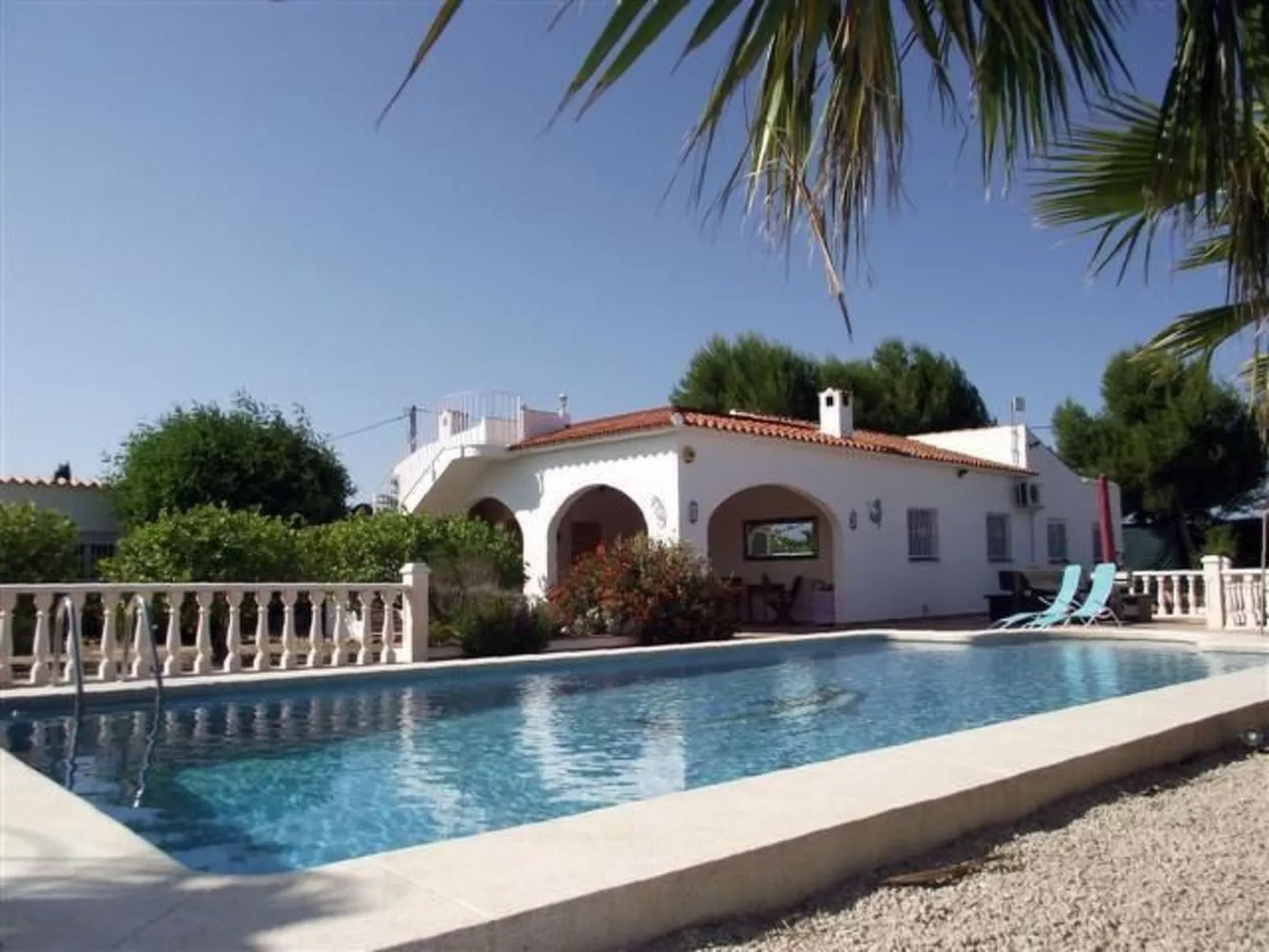 Villa im spanischen Stil mit großem Pool und ein