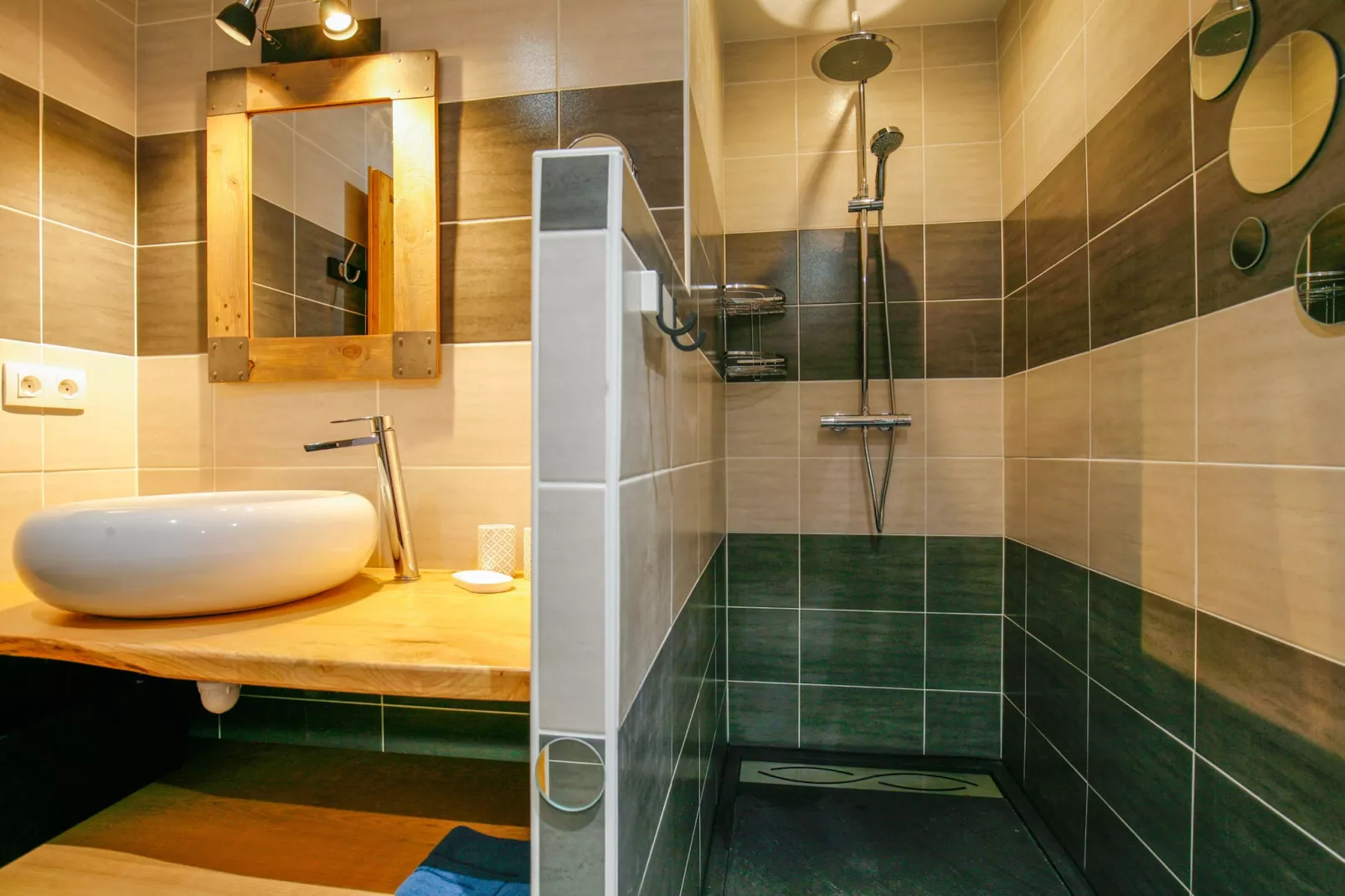 Domaine du pont vieux  Bâtiment principal/Annexe/chalet bois-Bathroom