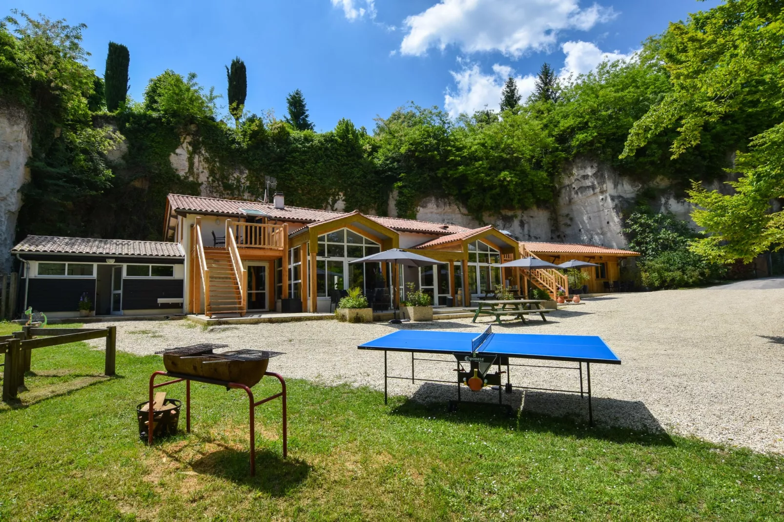 Domaine du pont vieux  Bâtiment principal/Annexe/chalet bois-Facilities