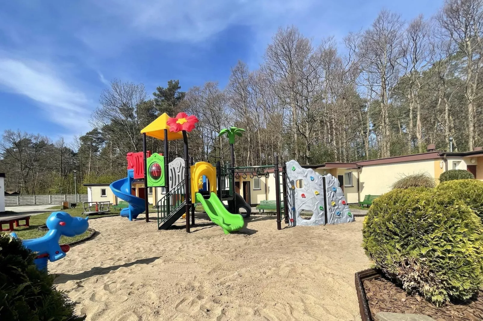 Domki wakacyjne JAROSZOWIEC domki 1-pokojowe Łazy - Park facilities