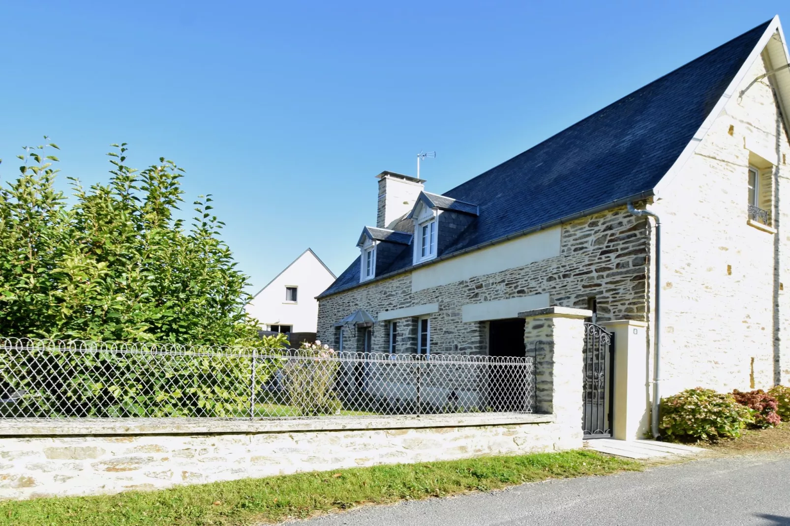 Gîte de la Barre-de-Semilly-Exterior summer