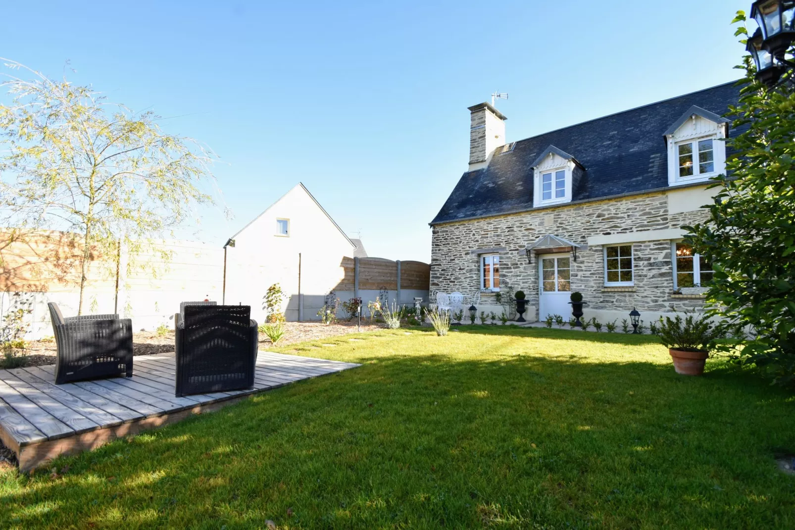 Gîte de la Barre-de-Semilly-Gardens summer