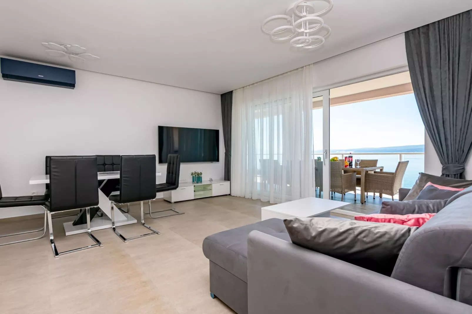 Apartments Hope (Dugi Rat) - Three-Bedroom Apartment with Jacuzzi  (Stanko)