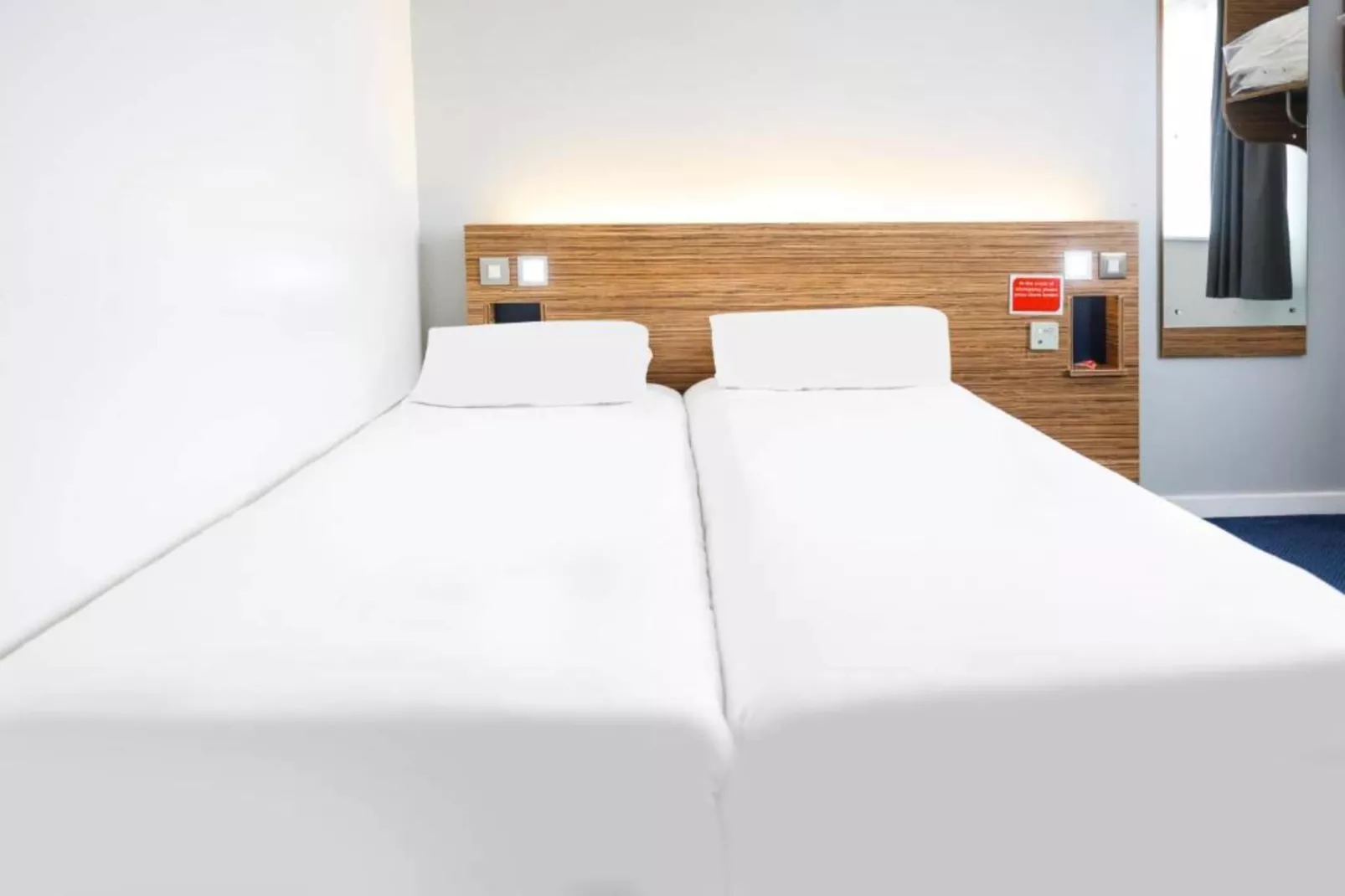 UA Twin Wet Room-Chambre