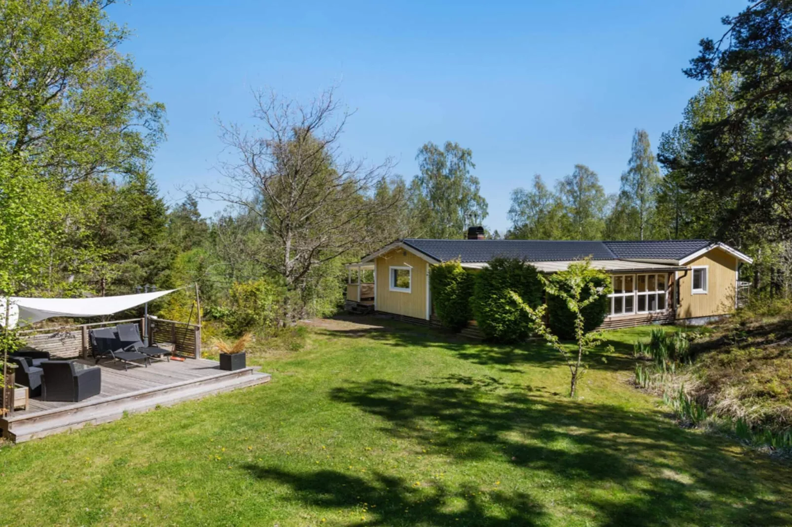 Refuge confortable dans la forêt avec jacuzzi