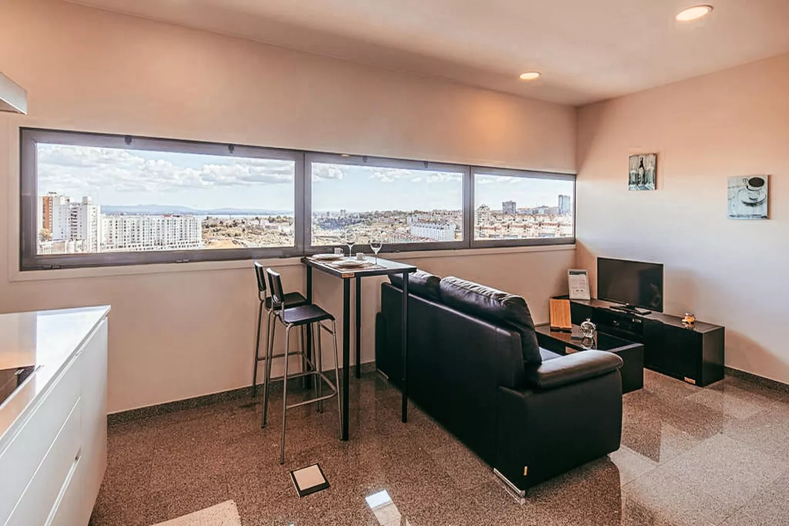 Trendy Apartment River View By Gthouse