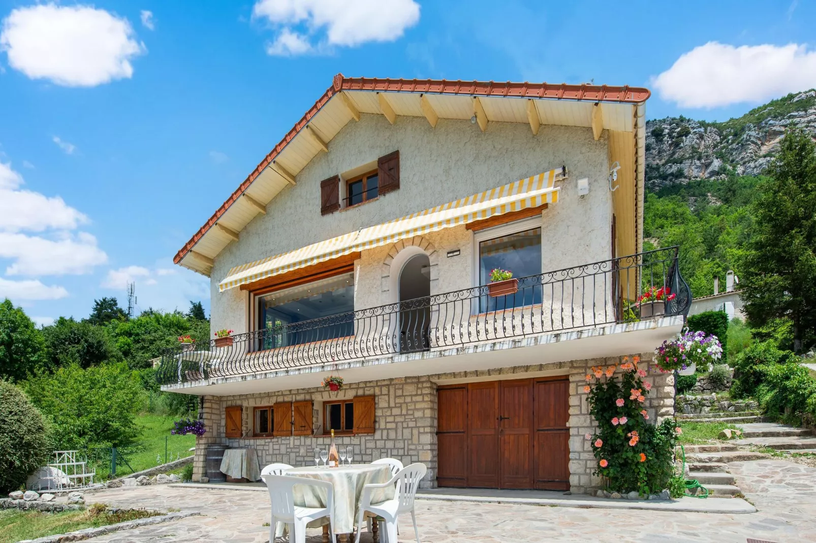Bella Vista-Exterior summer