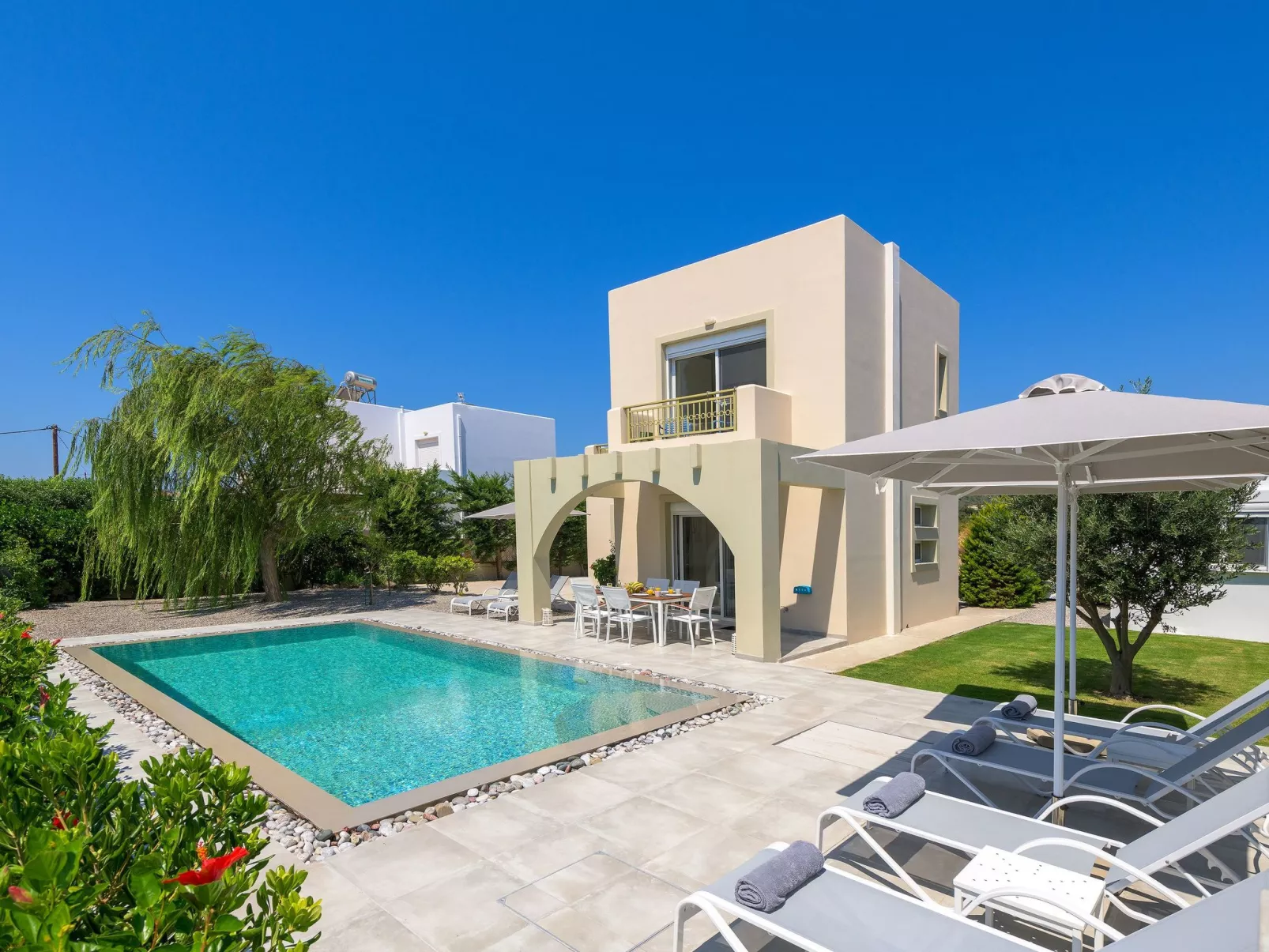 Liebevoll ausgestattetes Haus in ruhiger Lage mit beheiztem Pool und Meerblick