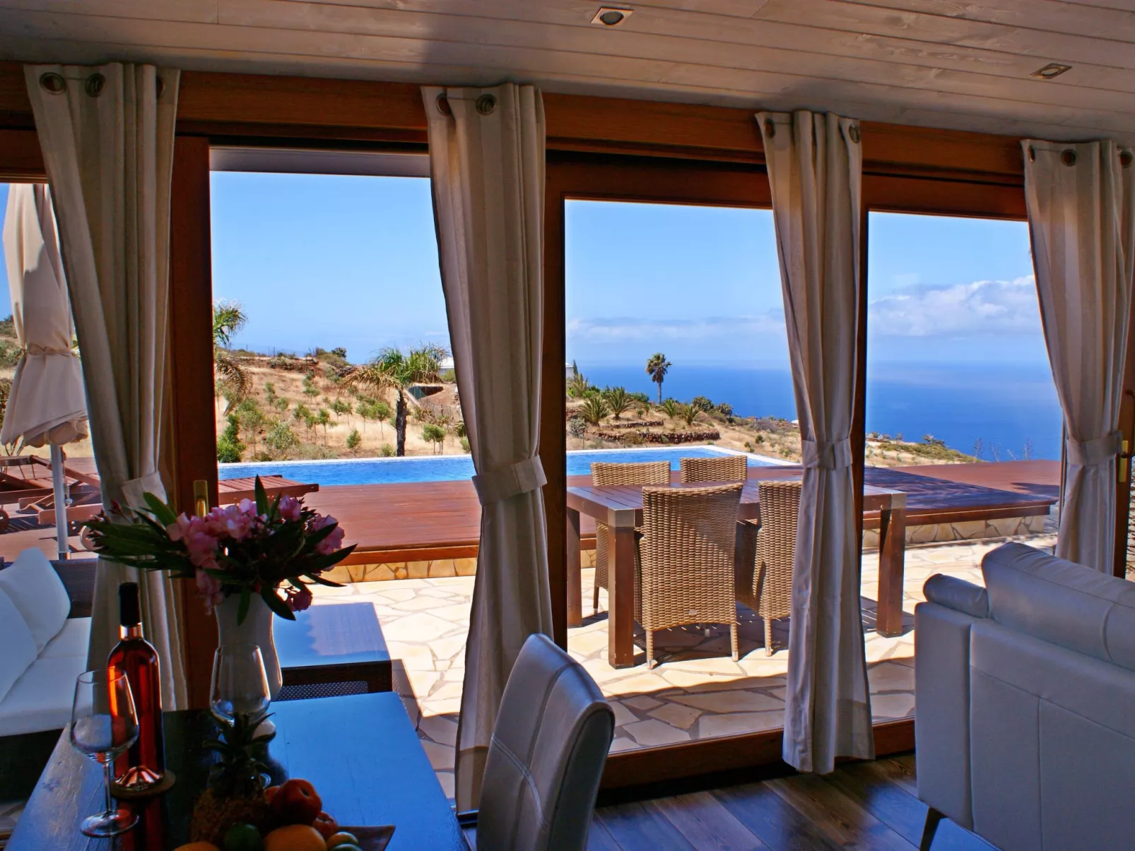 Romantische Ferienvilla mit Infinity-Pool und Panoramameerblick