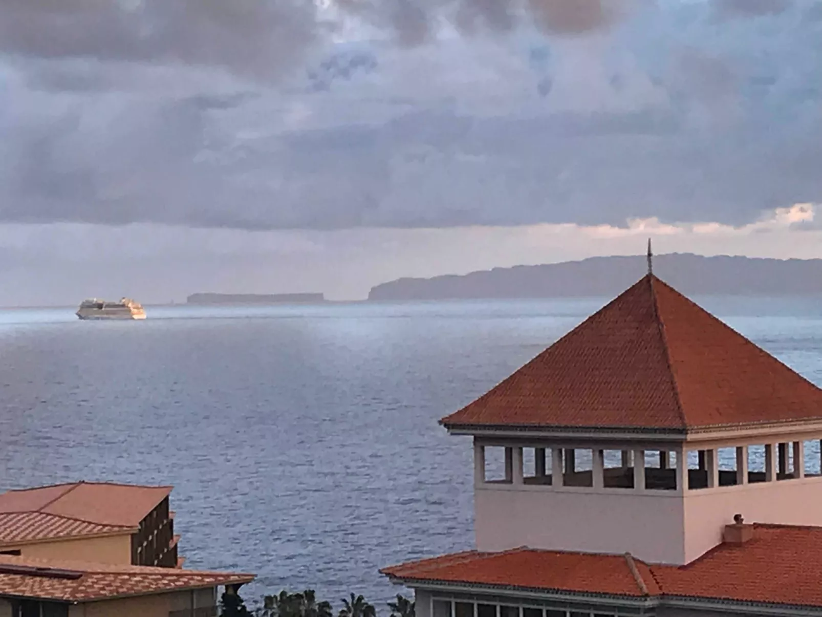 Mit Blick auf das Wasser