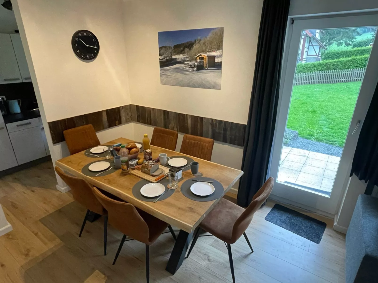 Renovierte Wohnung in Schwalefeld mit Garten, Terrasse und Grill