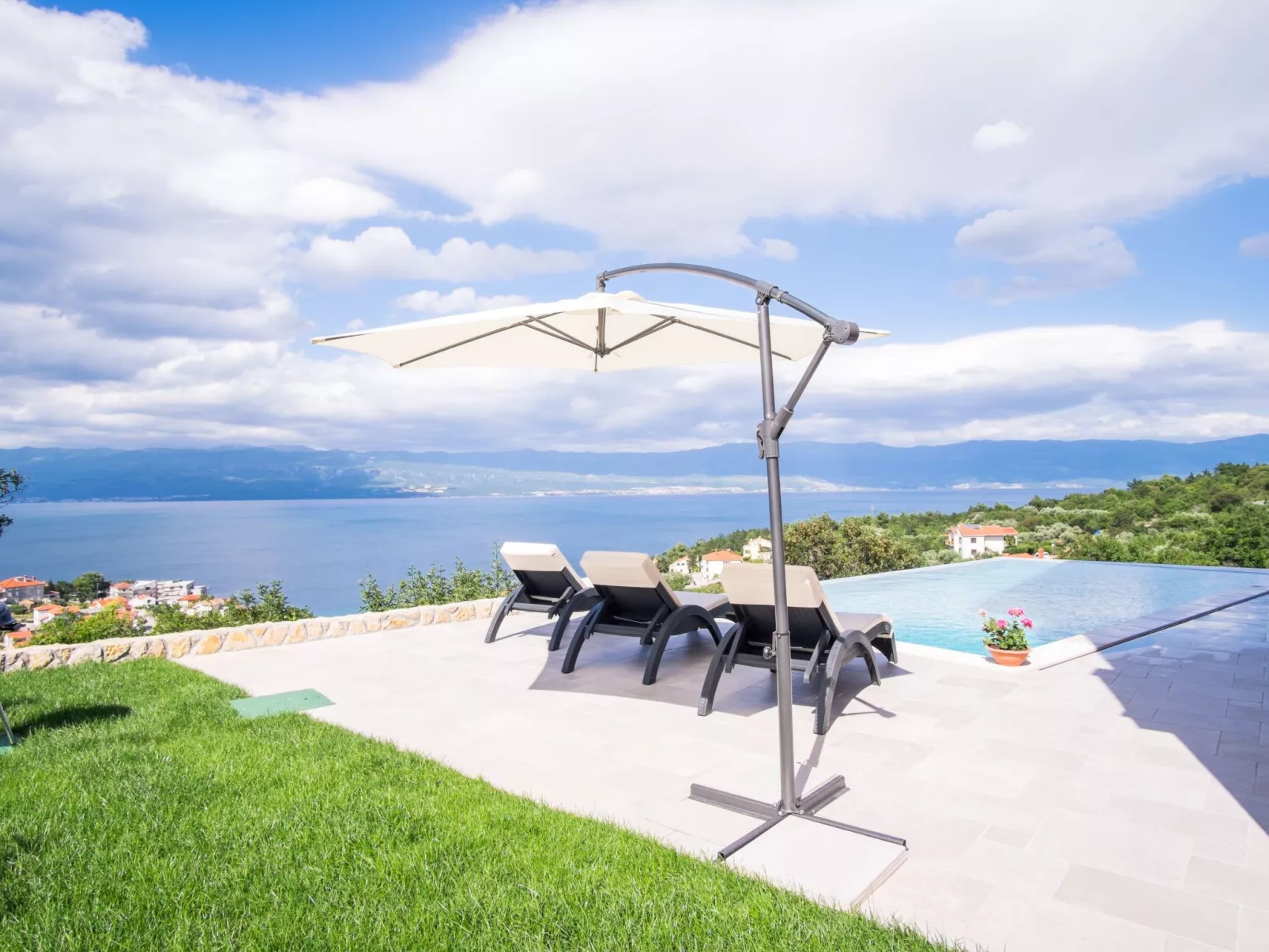 Luxuriöses Appartement Grohot mit privatem Infinity-Pool