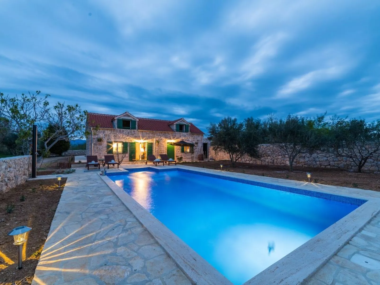 "Lipa" mit Schwimmbad