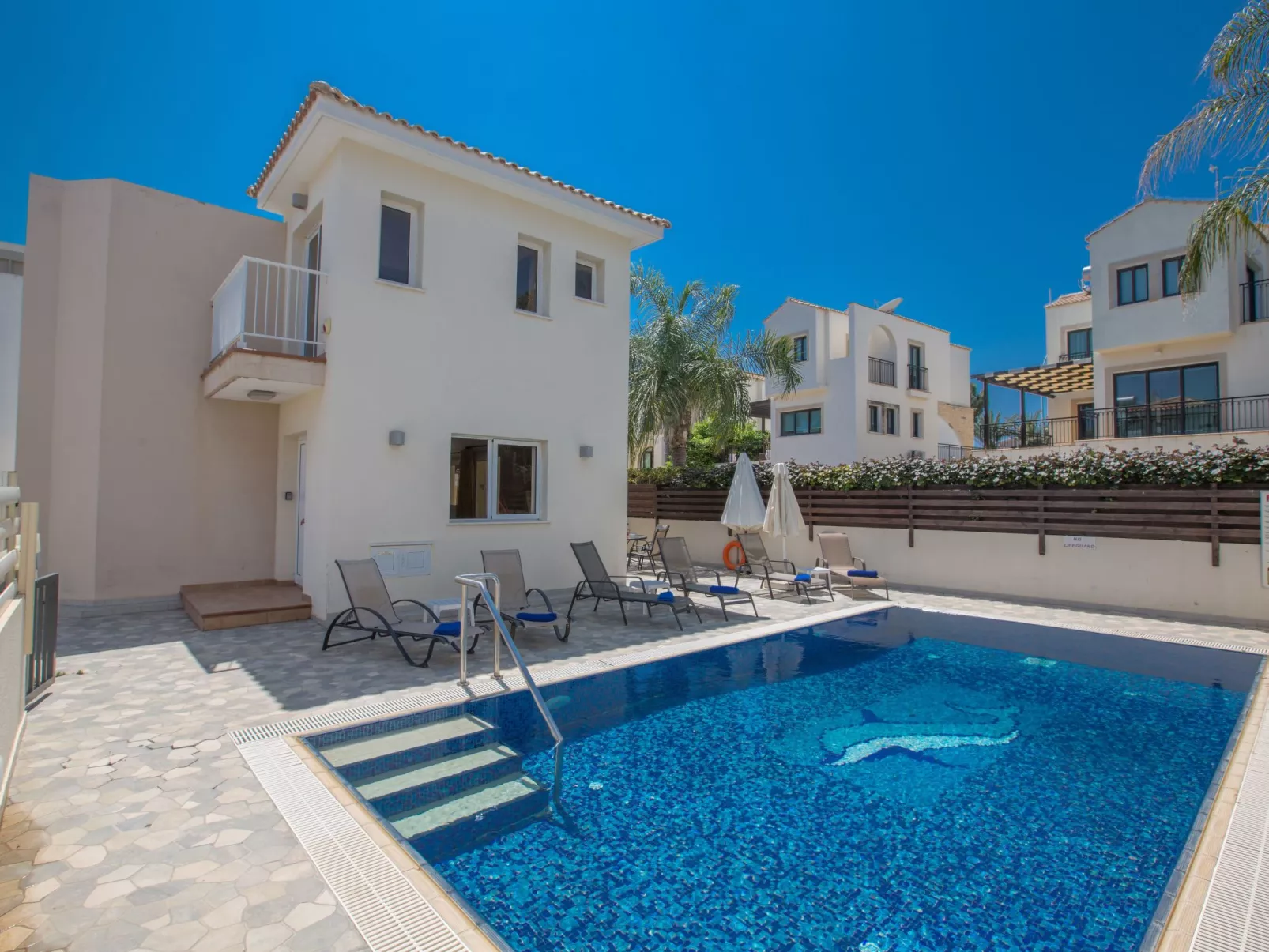 Moderne Ferienvilla PV5 mit großem Garten