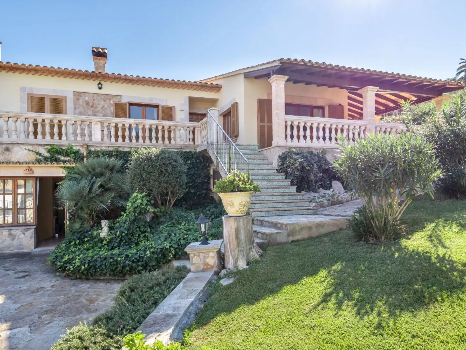 Exklusive Villa mit Meerblick und privatem Pool