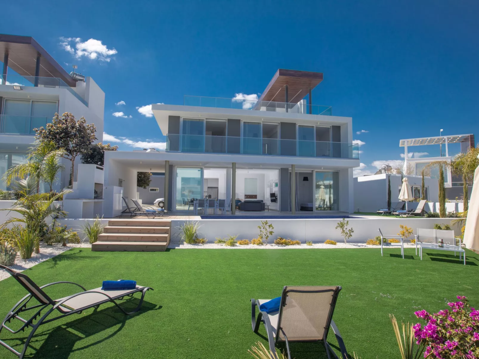 Schöne Villa Olivine Pearl OL5 mit Garten