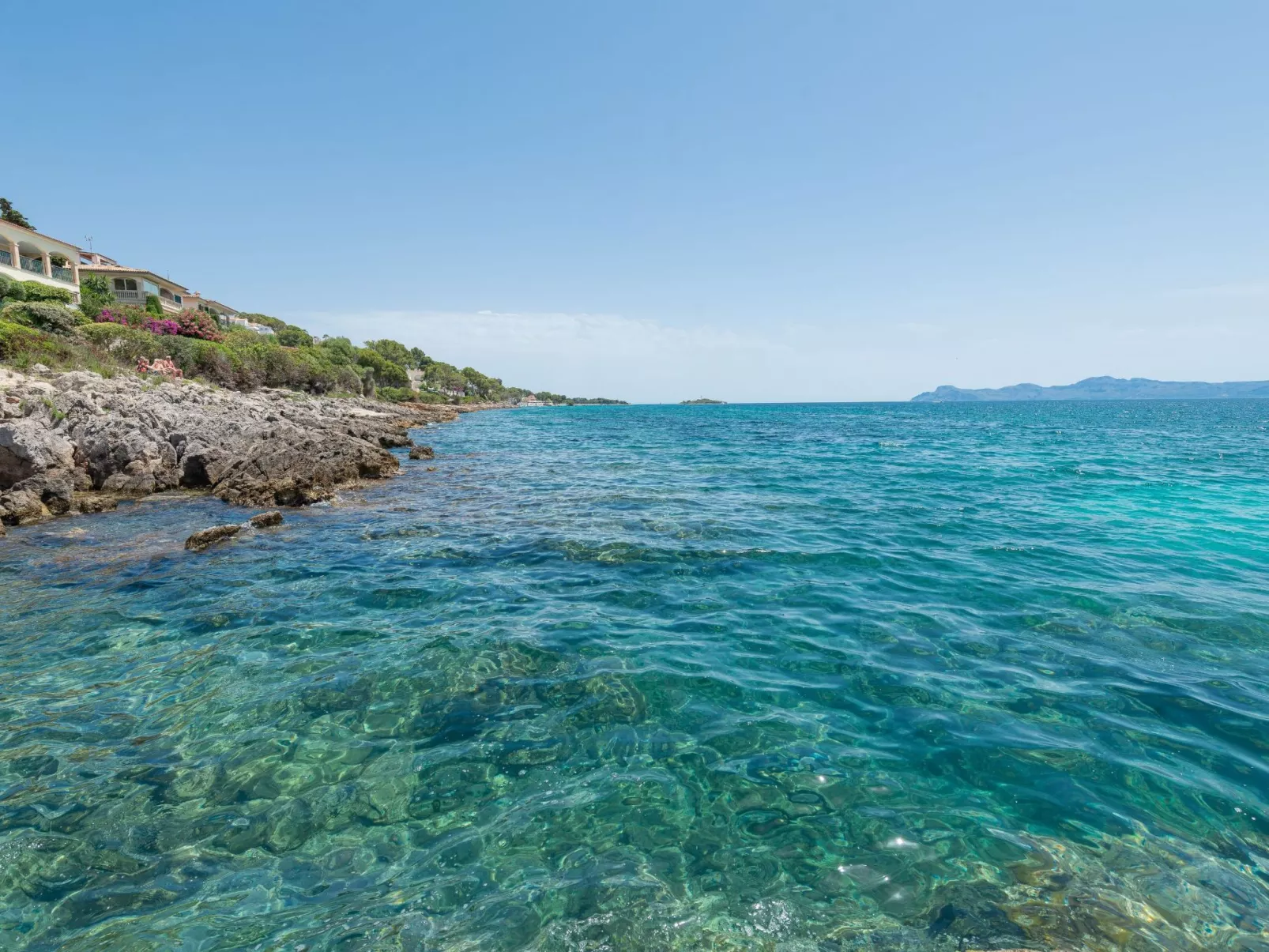 Verträumte Villa mit privatem Pool und Liegewiese