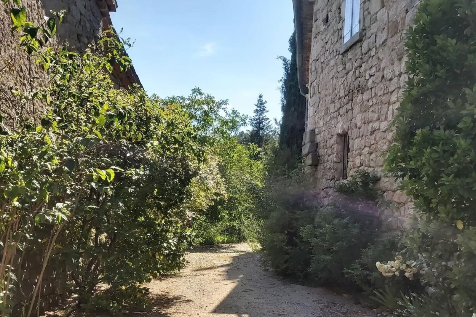 GITE FOUQUE LABAQUERE-Empfangshalle