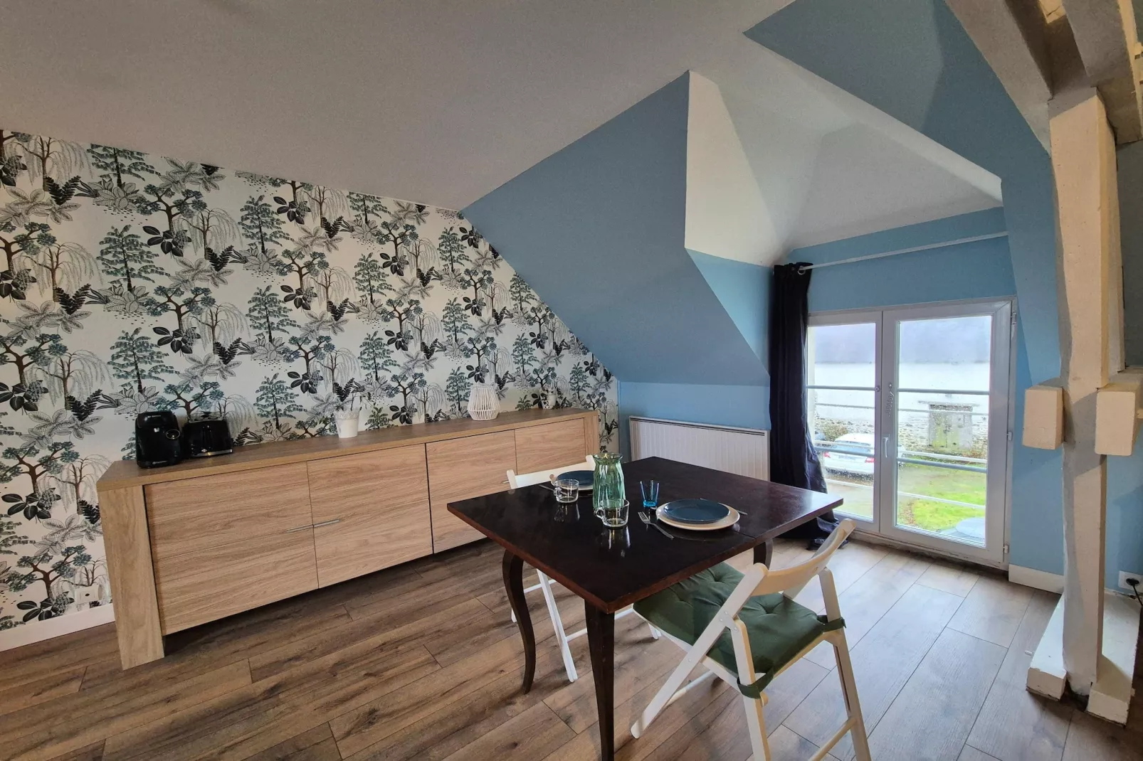 Studio au 1er étage