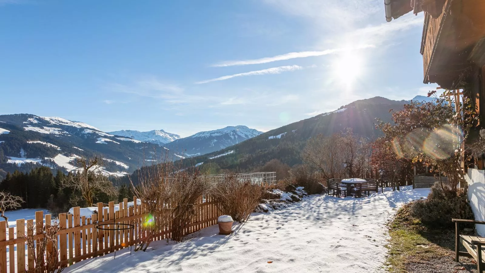 Weberhäusl am Penningberg-Garden in winter