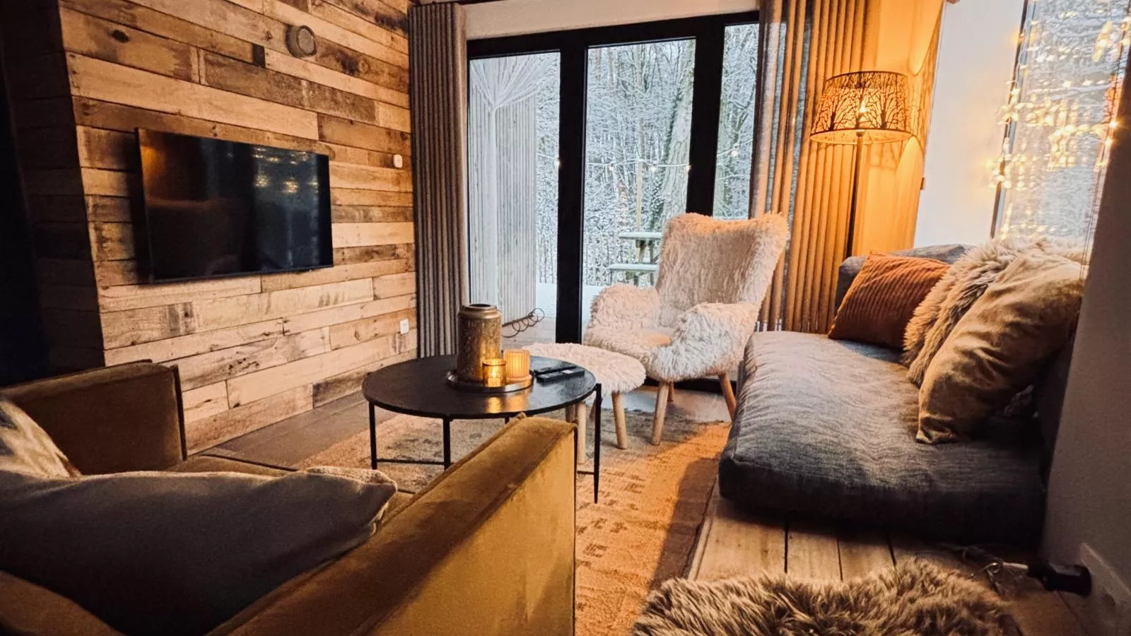 Cabin 22-Living room